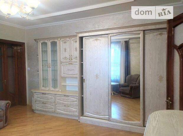 трехкомнатная квартира в Черновцах, район Центр, в аренду на долгий срок помесячно фото 1 трехкомнатная квартира в Черновцах, район Центр, в аренду на долгий срок помесячно фото 1