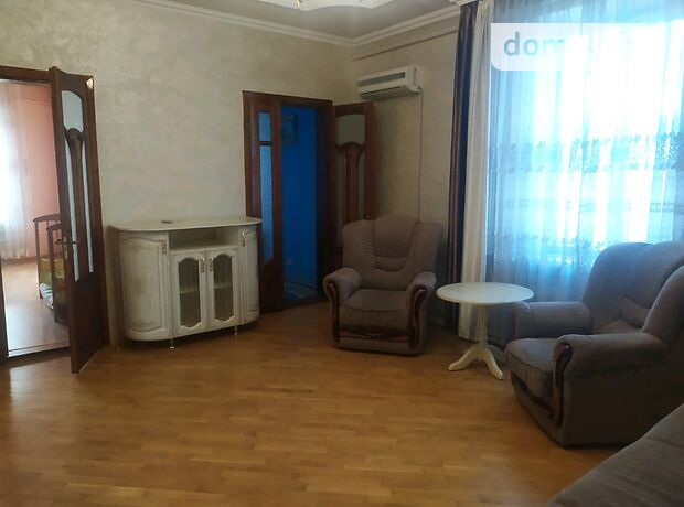 трехкомнатная квартира в Черновцах, район Центр, в аренду на долгий срок помесячно фото 1