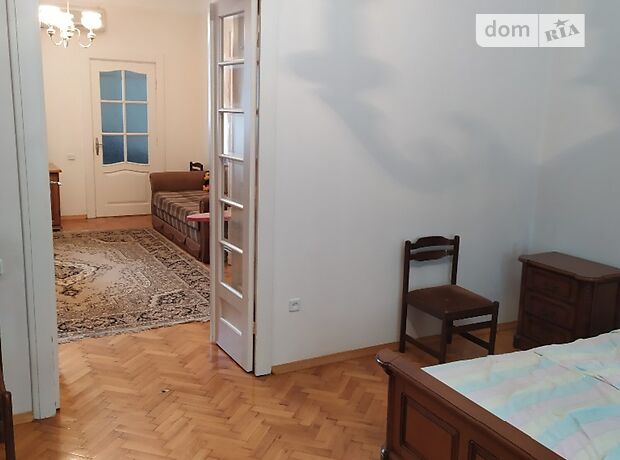 трехкомнатная квартира с мебелью в Черновцах, район Центр, на Богомольца 8 в аренду на долгий срок помесячно фото 1 трехкомнатная квартира с мебелью в Черновцах, район Центр, на Богомольца 8 в аренду на долгий срок помесячно фото 1