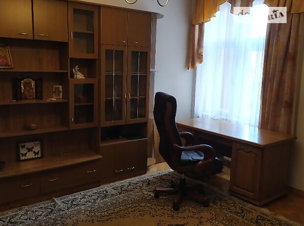 трехкомнатная квартира с мебелью в Черновцах, район Центр, на Богомольца 8 в аренду на долгий срок помесячно фото 1 трехкомнатная квартира с мебелью в Черновцах, район Центр, на Богомольца 8 в аренду на долгий срок помесячно фото 1