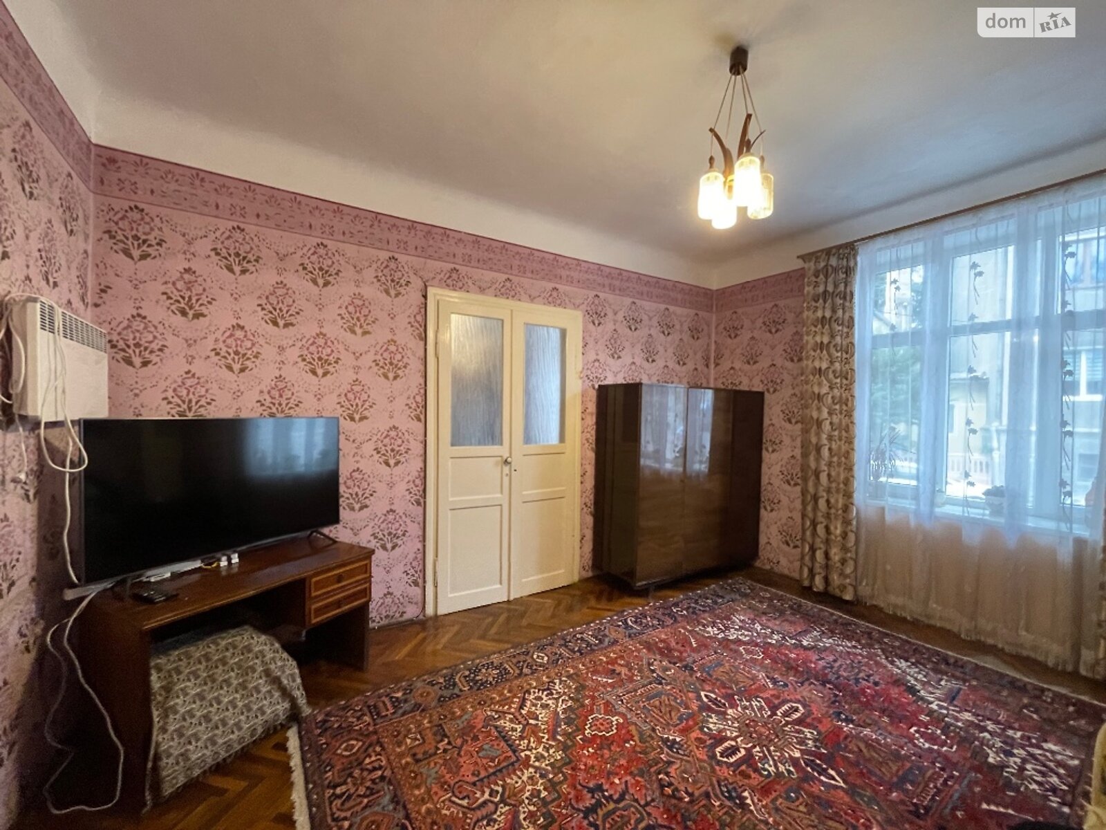 трехкомнатная квартира с мебелью в Черновцах, район Центр, на ул. Дарвина Чарльза 17 в аренду на долгий срок помесячно фото 1
