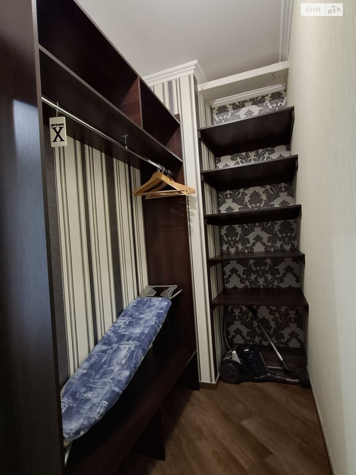 трикімнатна квартира в Чернівцях, на вул. Воробкевича Сидора в довготривалу оренду помісячно фото 1 трикімнатна квартира в Чернівцях, на вул. Воробкевича Сидора в довготривалу оренду помісячно фото 1