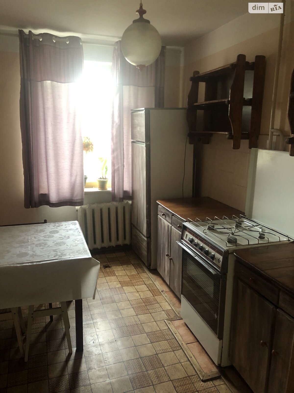 трикімнатна квартира в Чернівцях, на вул. Головна 224 в довготривалу оренду помісячно фото 1 трикімнатна квартира в Чернівцях, на вул. Головна 224 в довготривалу оренду помісячно фото 1