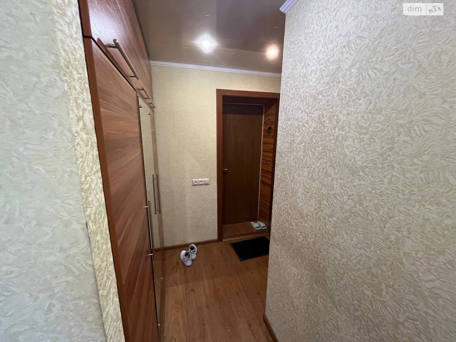 однокімнатна квартира в Дніпрі, район 1 травня, на просп. Хмельницького Богдана 7, кв. 27 в довготривалу оренду помісячно фото 1 однокімнатна квартира в Дніпрі, район 1 травня, на просп. Хмельницького Богдана 7, кв. 27 в довготривалу оренду помісячно фото 1