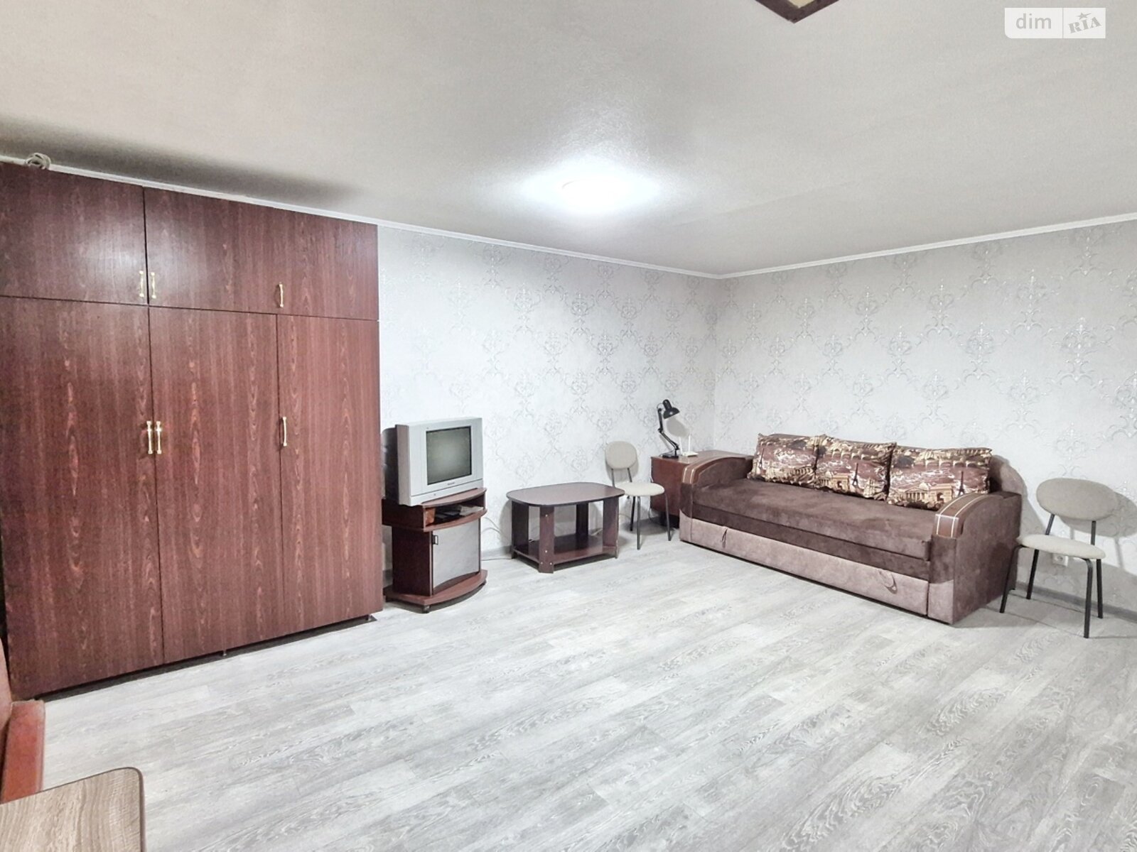 однокомнатная квартира в Днепре, район 1 мая, на просп. Хмельницкого Богдана 3 в аренду на долгий срок помесячно фото 1 однокомнатная квартира в Днепре, район 1 мая, на просп. Хмельницкого Богдана 3 в аренду на долгий срок помесячно фото 1