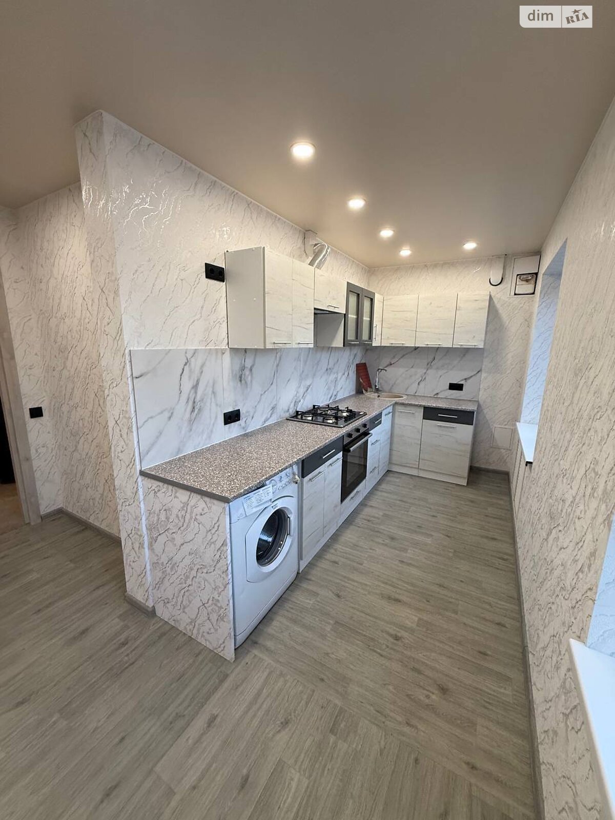 трехкомнатная квартира в Днепре, район 1 мая, на просп. Науки 84А в аренду на долгий срок помесячно фото 1