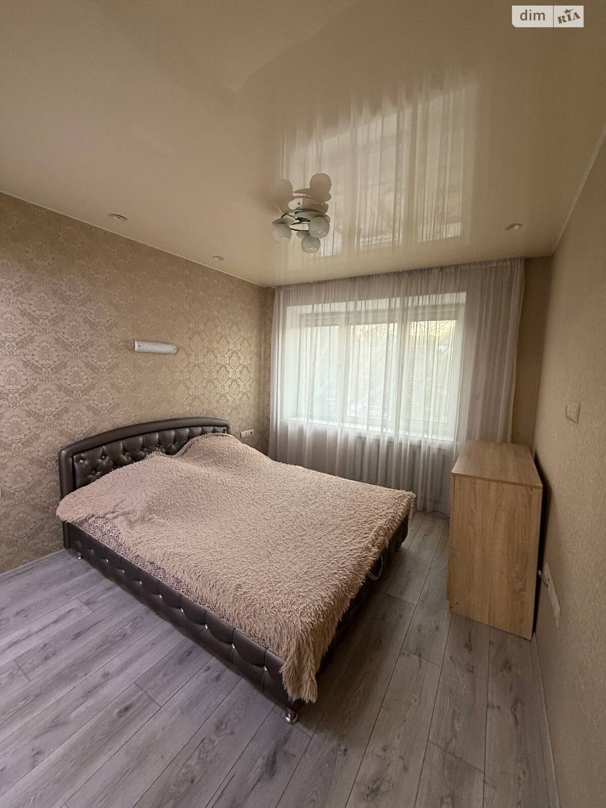 трехкомнатная квартира в Днепре, район 1 мая, на просп. Науки 84А в аренду на долгий срок помесячно фото 1