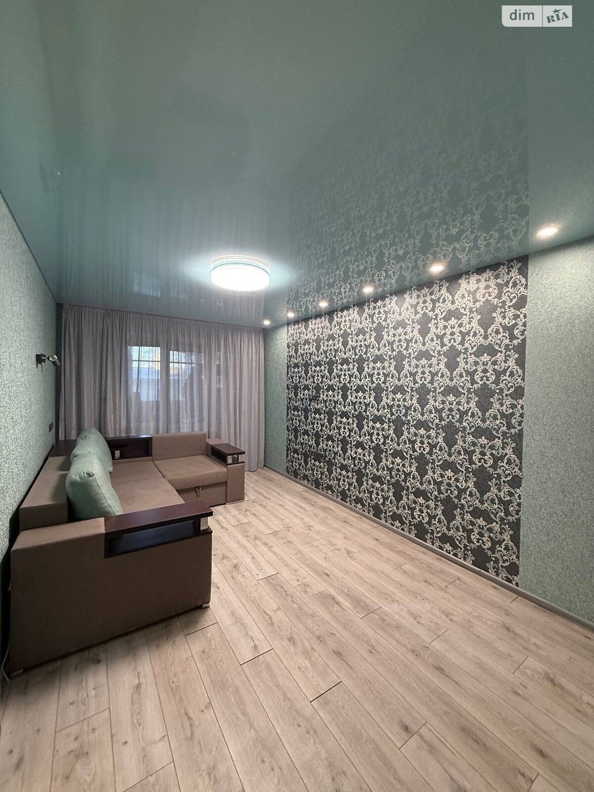 трехкомнатная квартира в Днепре, район 1 мая, на просп. Науки 84А в аренду на долгий срок помесячно фото 1