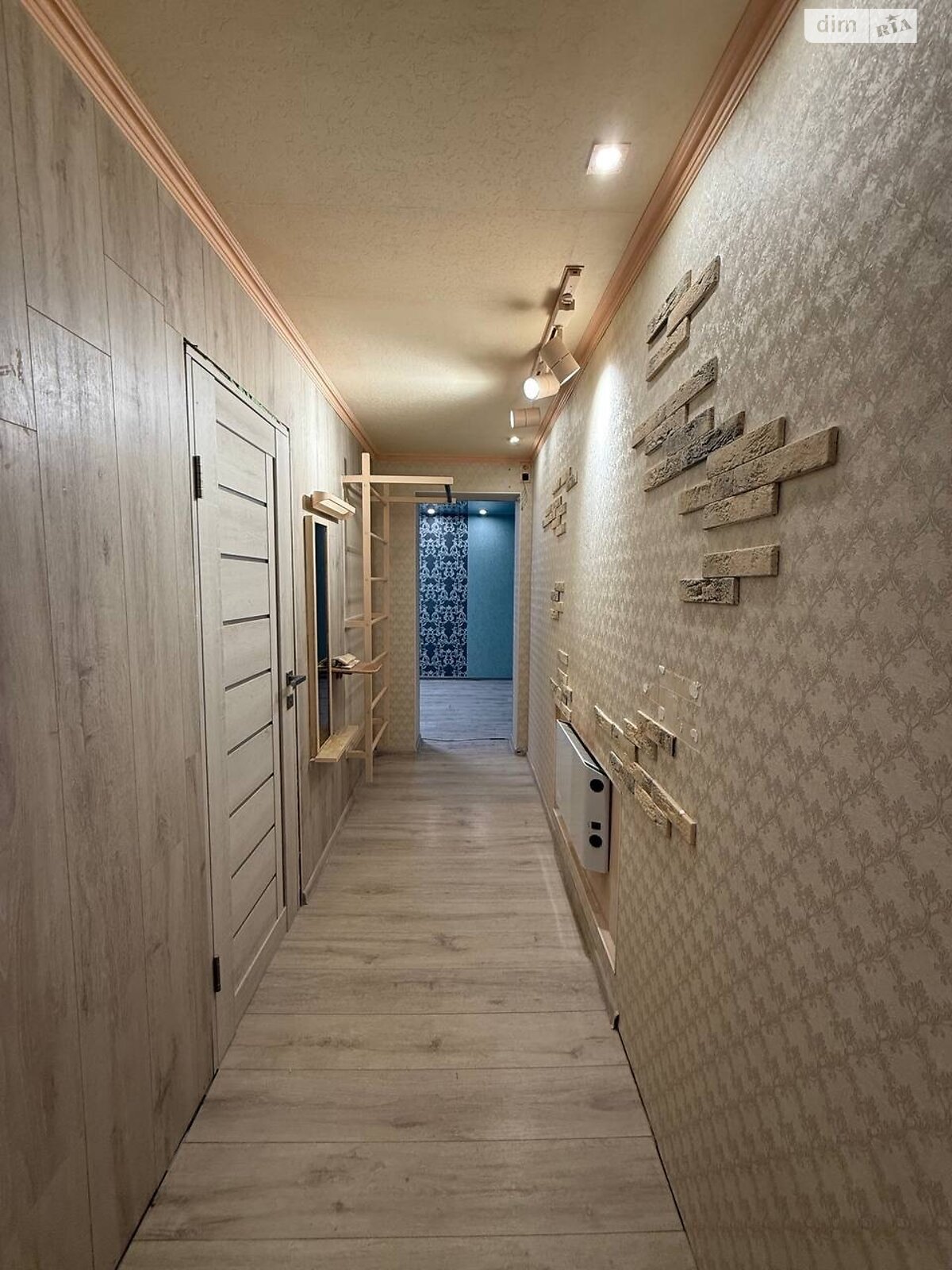 трехкомнатная квартира в Днепре, район 1 мая, на просп. Науки 84А в аренду на долгий срок помесячно фото 1