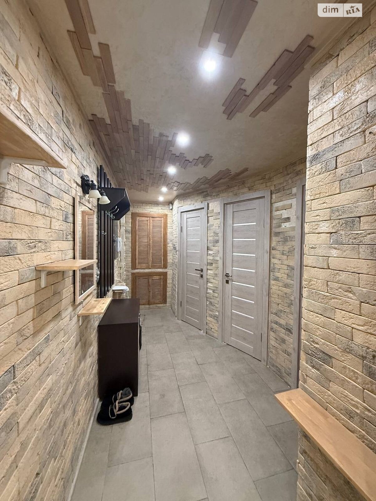 трехкомнатная квартира в Днепре, район 1 мая, на просп. Науки 84А в аренду на долгий срок помесячно фото 1