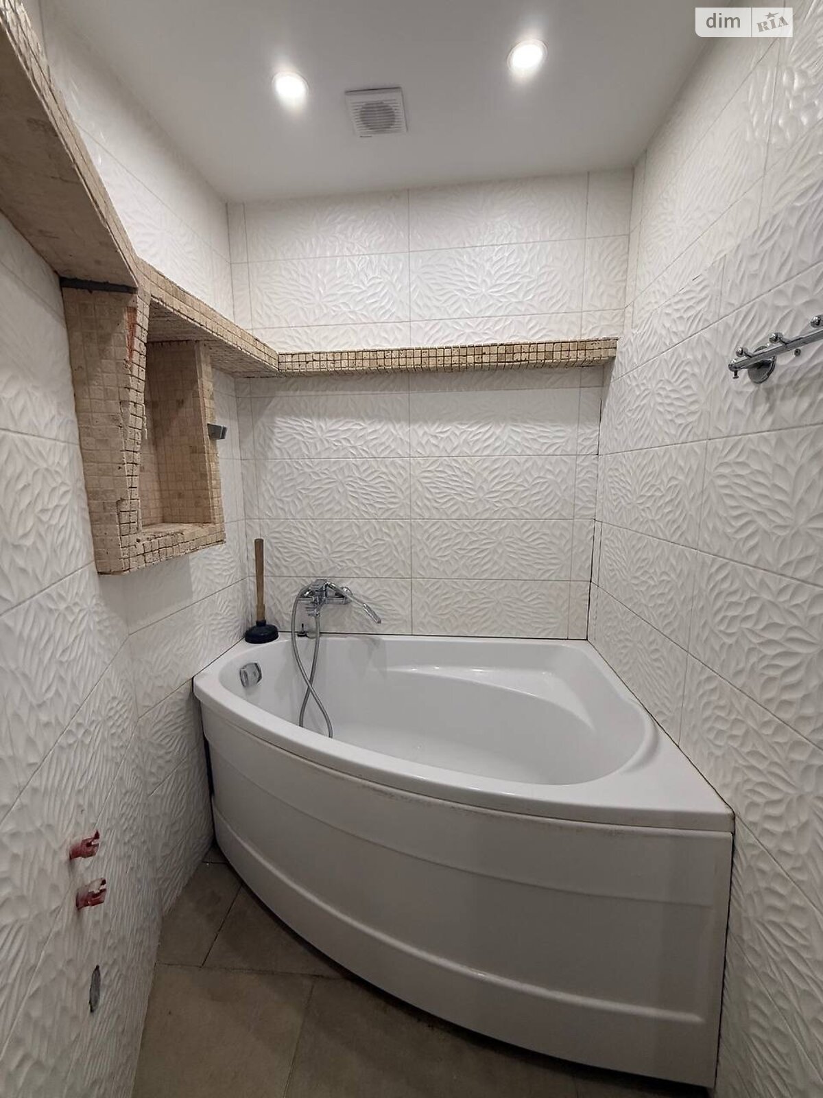 трехкомнатная квартира в Днепре, район 1 мая, на просп. Науки 84А в аренду на долгий срок помесячно фото 1