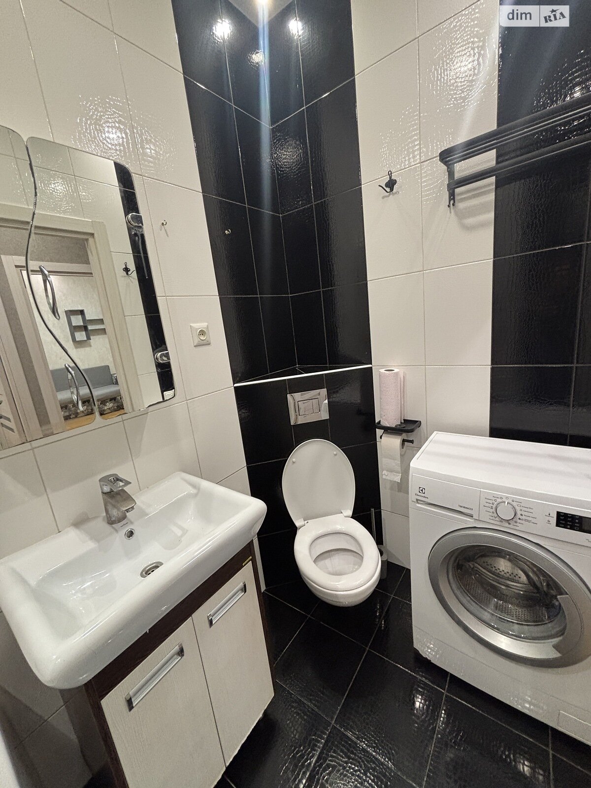 двухкомнатная квартира в Днепре, район 12 квартал, на просп. Хмельницкого Богдана 123 в аренду на долгий срок помесячно фото 1