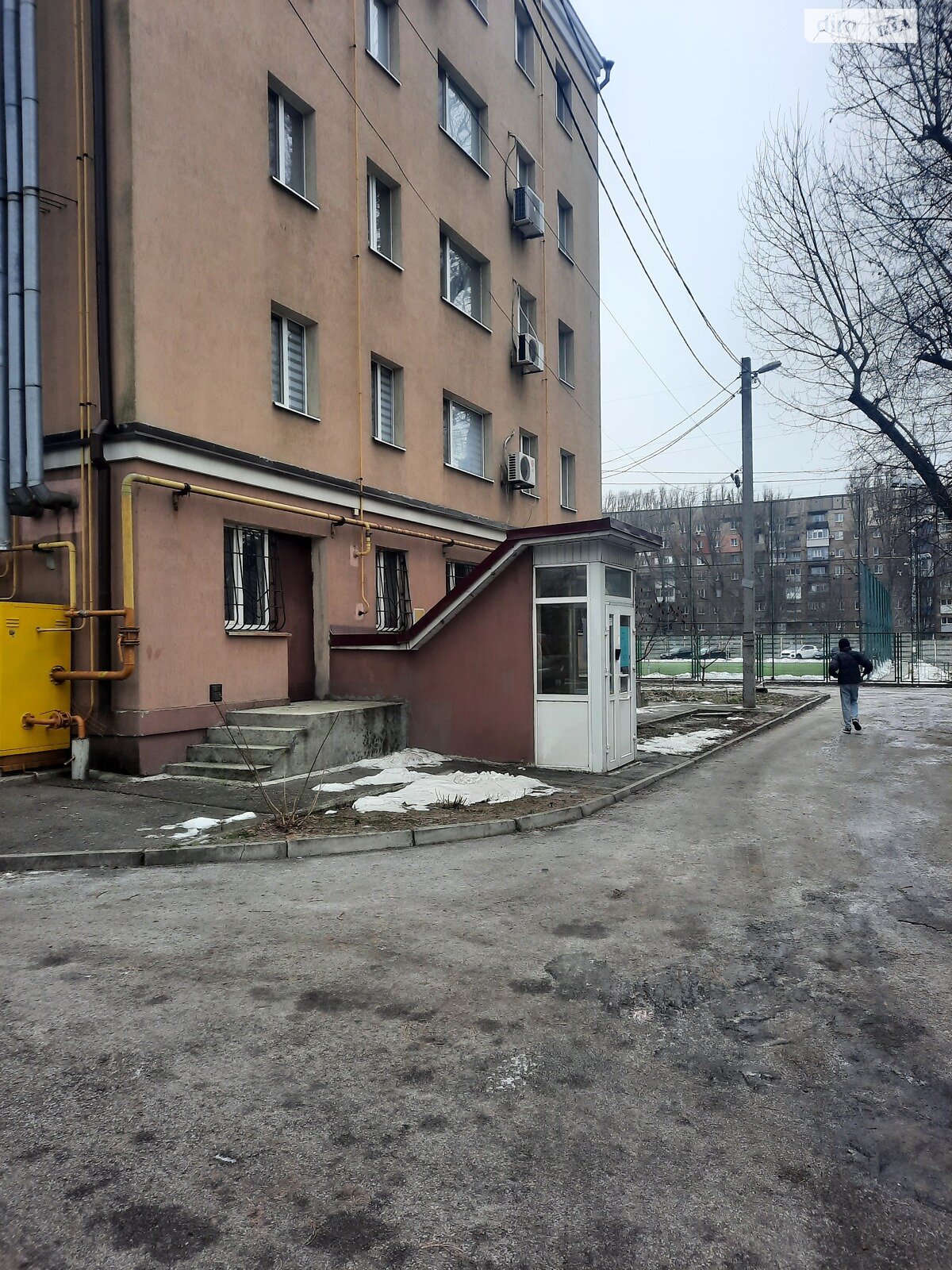 однокомнатная квартира с ремонтом в Днепре, район 12 квартал, на ул. Квартальная 13 в аренду на долгий срок помесячно фото 1