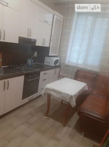 трикімнатна квартира в Дніпрі, район 12 квартал, на вул. Перемоги 204 в довготривалу оренду помісячно фото 1 трикімнатна квартира в Дніпрі, район 12 квартал, на вул. Перемоги 204 в довготривалу оренду помісячно фото 1