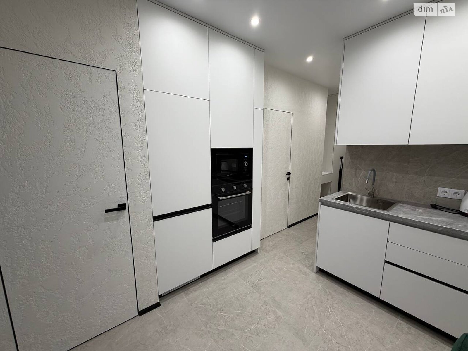 двухкомнатная квартира в Днепре, район Боржом, на ул. Мольера 77 в аренду на долгий срок помесячно фото 1