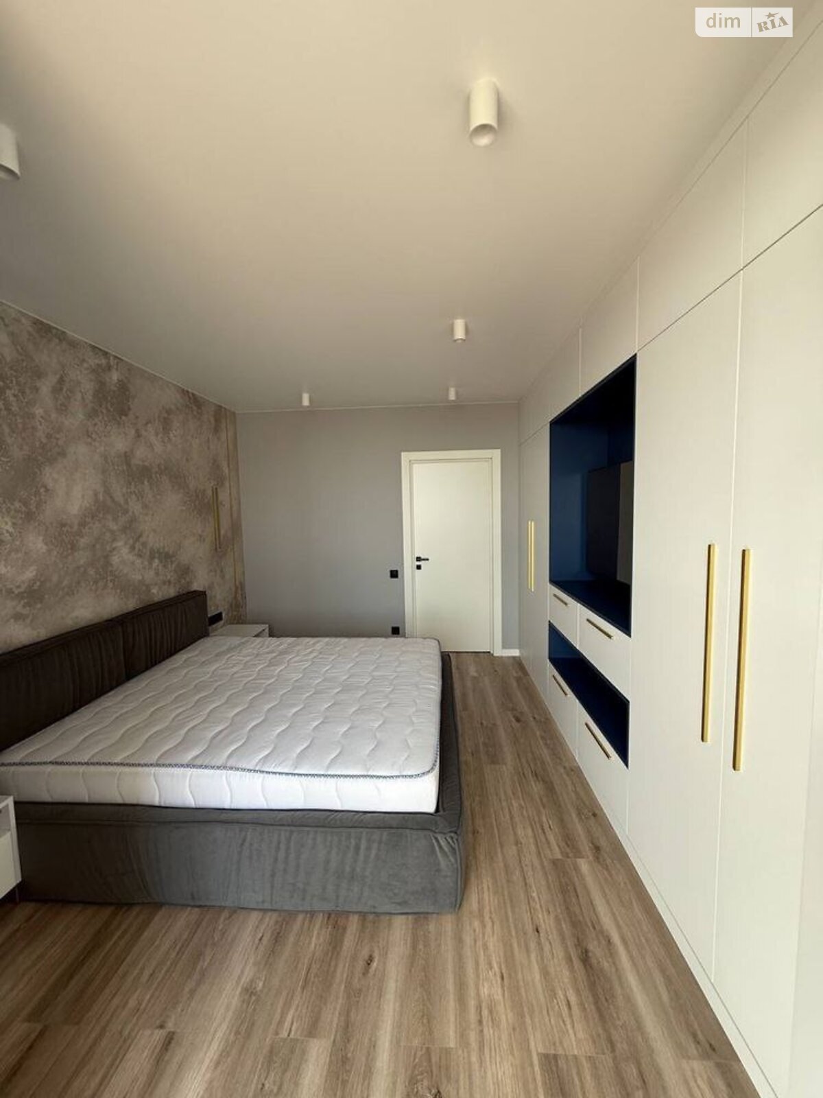 трехкомнатная квартира в Днепре, район ДИИТ, на ул. Героев Спасателей 6 в аренду на долгий срок помесячно фото 1 трехкомнатная квартира в Днепре, район ДИИТ, на ул. Героев Спасателей 6 в аренду на долгий срок помесячно фото 1