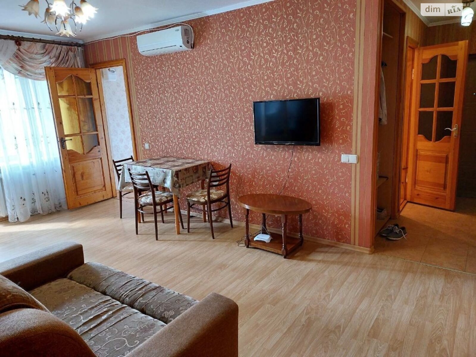 трехкомнатная квартира с мебелью в Днепре, район Гагарина, на туп. Казакова в аренду на долгий срок помесячно фото 1