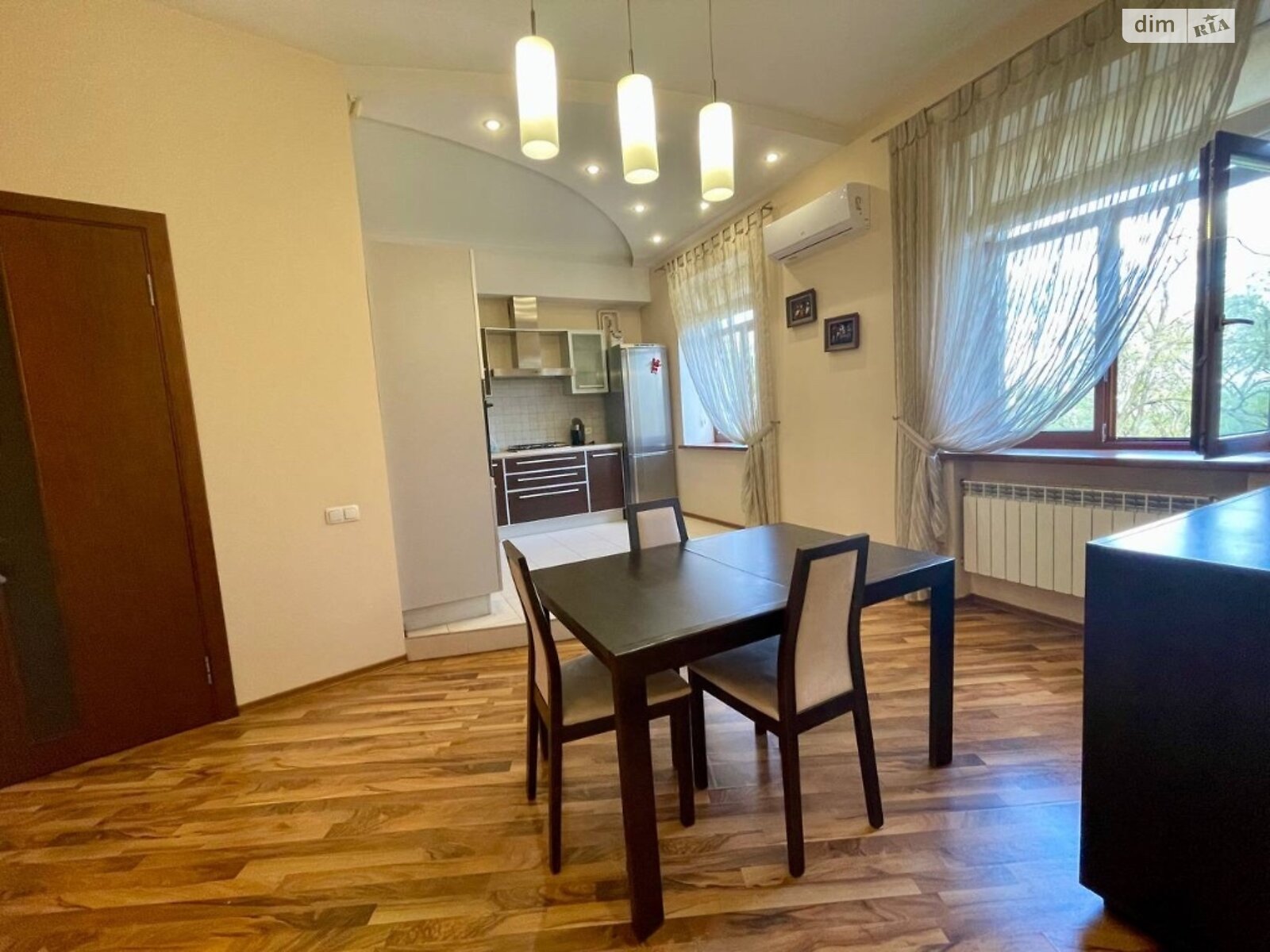 трехкомнатная квартира с мебелью в Днепре, район Гагарина, на ул. Лазаряна 3 в аренду на долгий срок помесячно фото 1