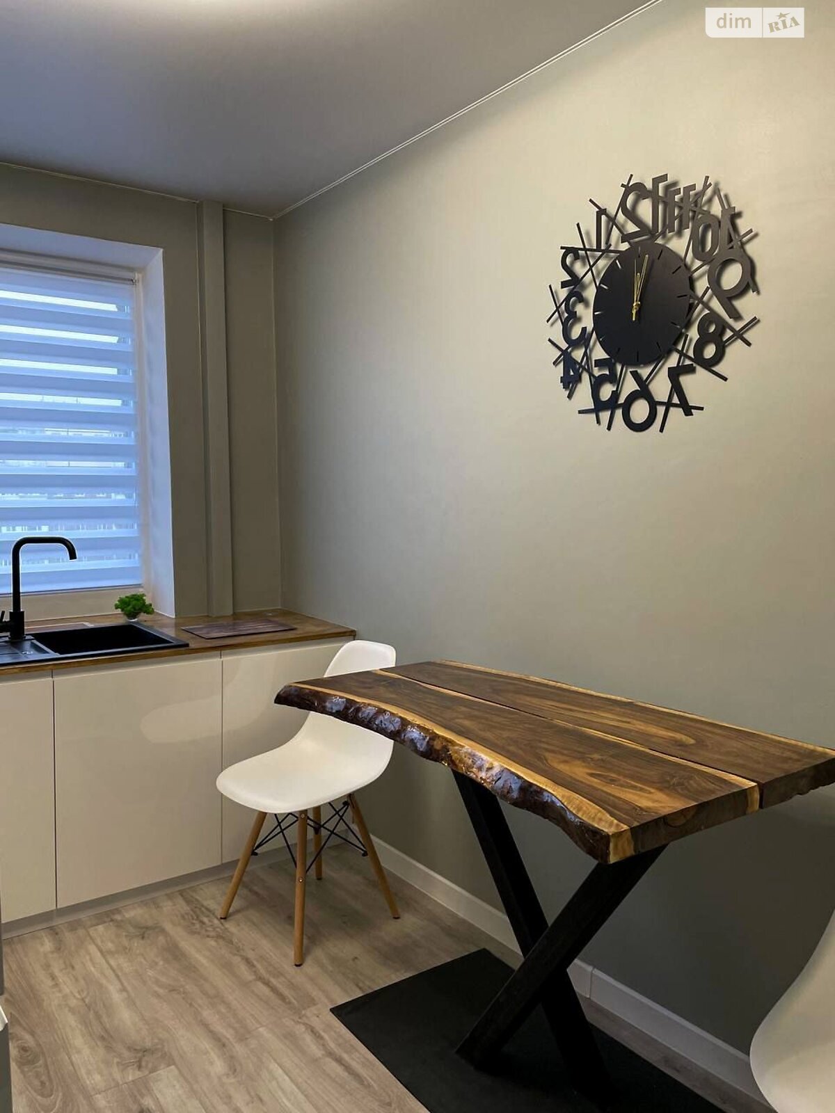 трехкомнатная квартира в Днепре, на просп. Героев 12 в аренду на долгий срок помесячно фото 1