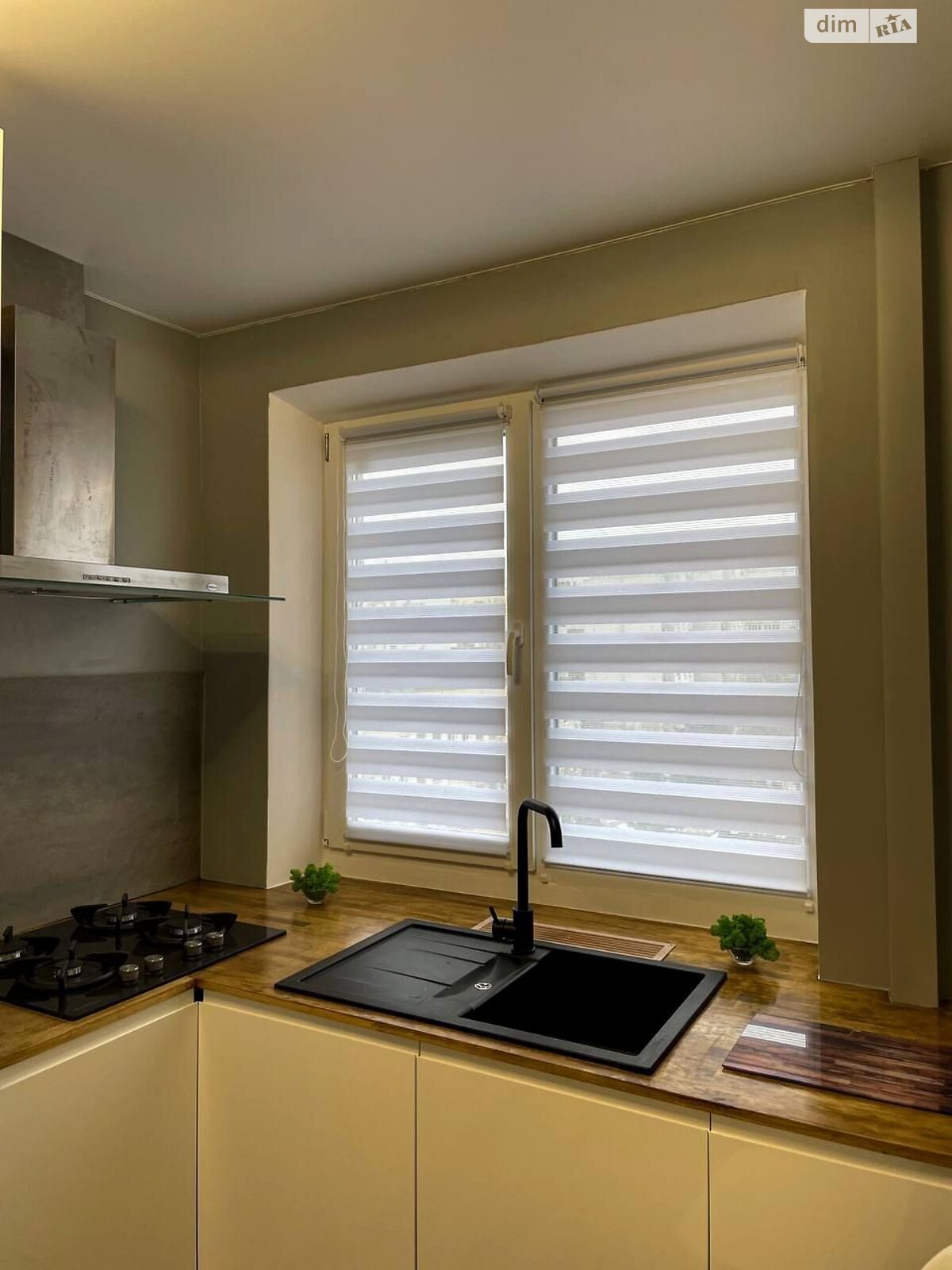 трехкомнатная квартира в Днепре, на просп. Героев 12 в аренду на долгий срок помесячно фото 1