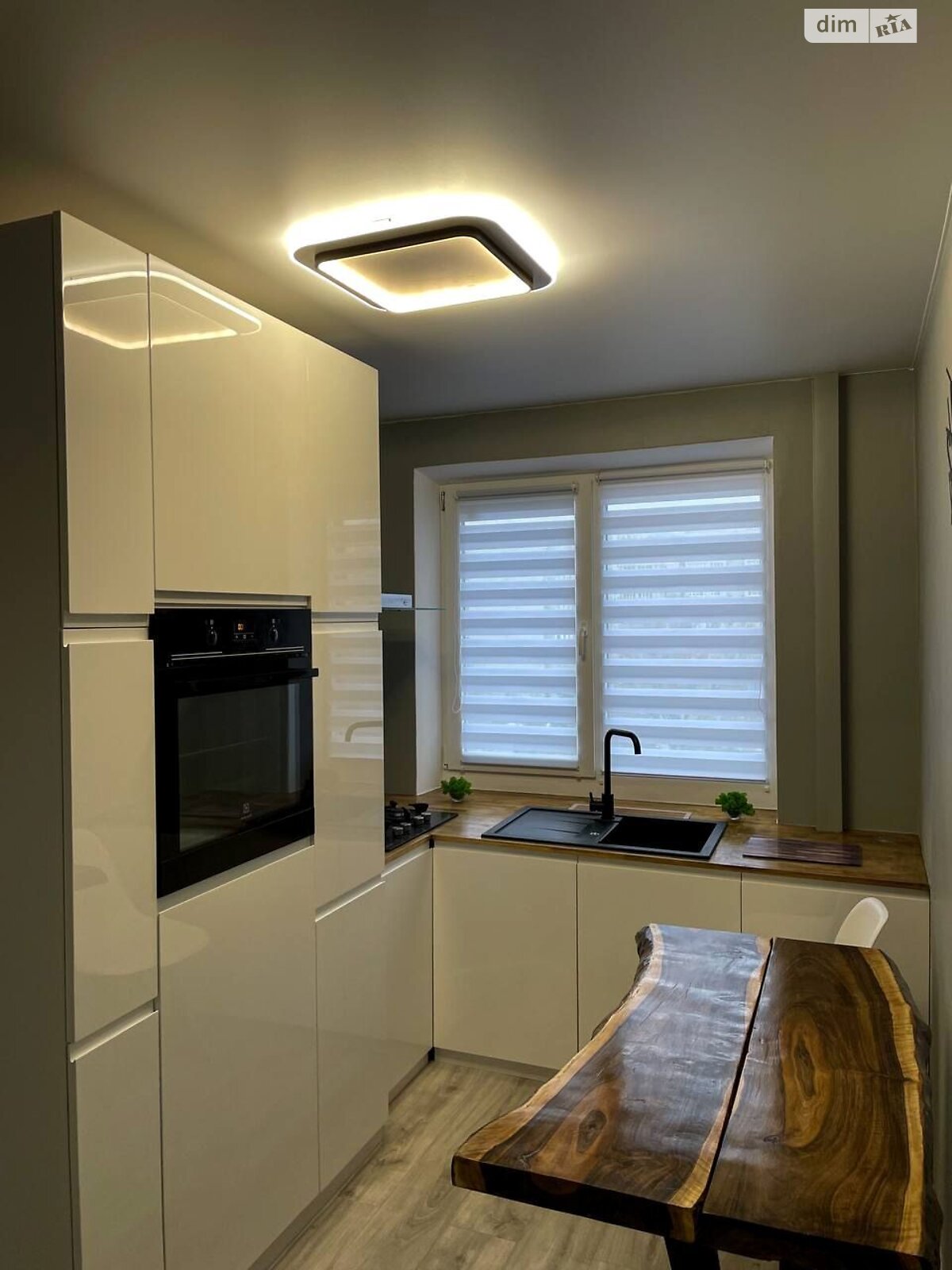 трехкомнатная квартира в Днепре, на просп. Героев 12 в аренду на долгий срок помесячно фото 1