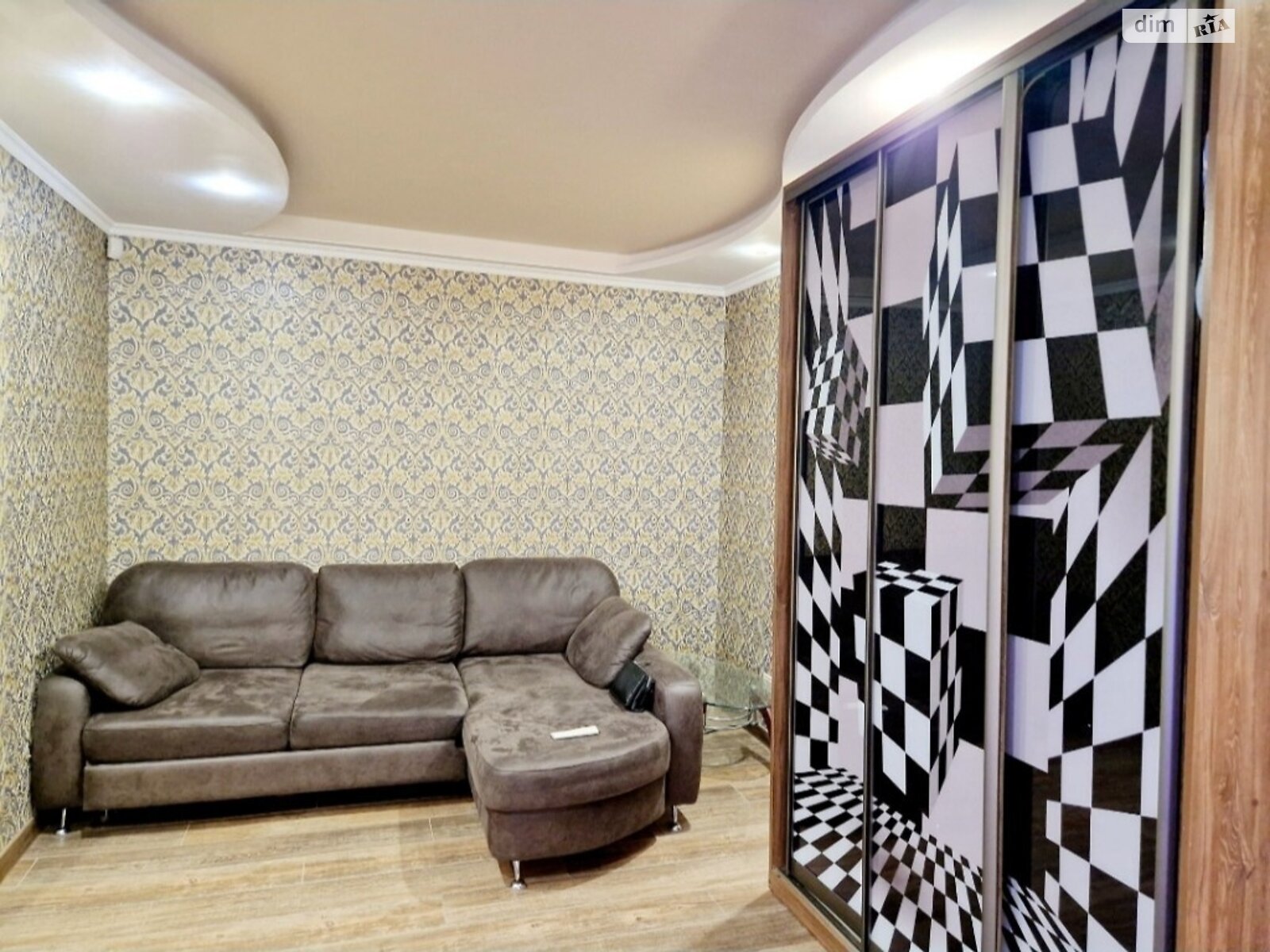трехкомнатная квартира с мебелью в Днепре, район Калиновский, на ул. Галины Мазепы 77 в аренду на долгий срок помесячно фото 1