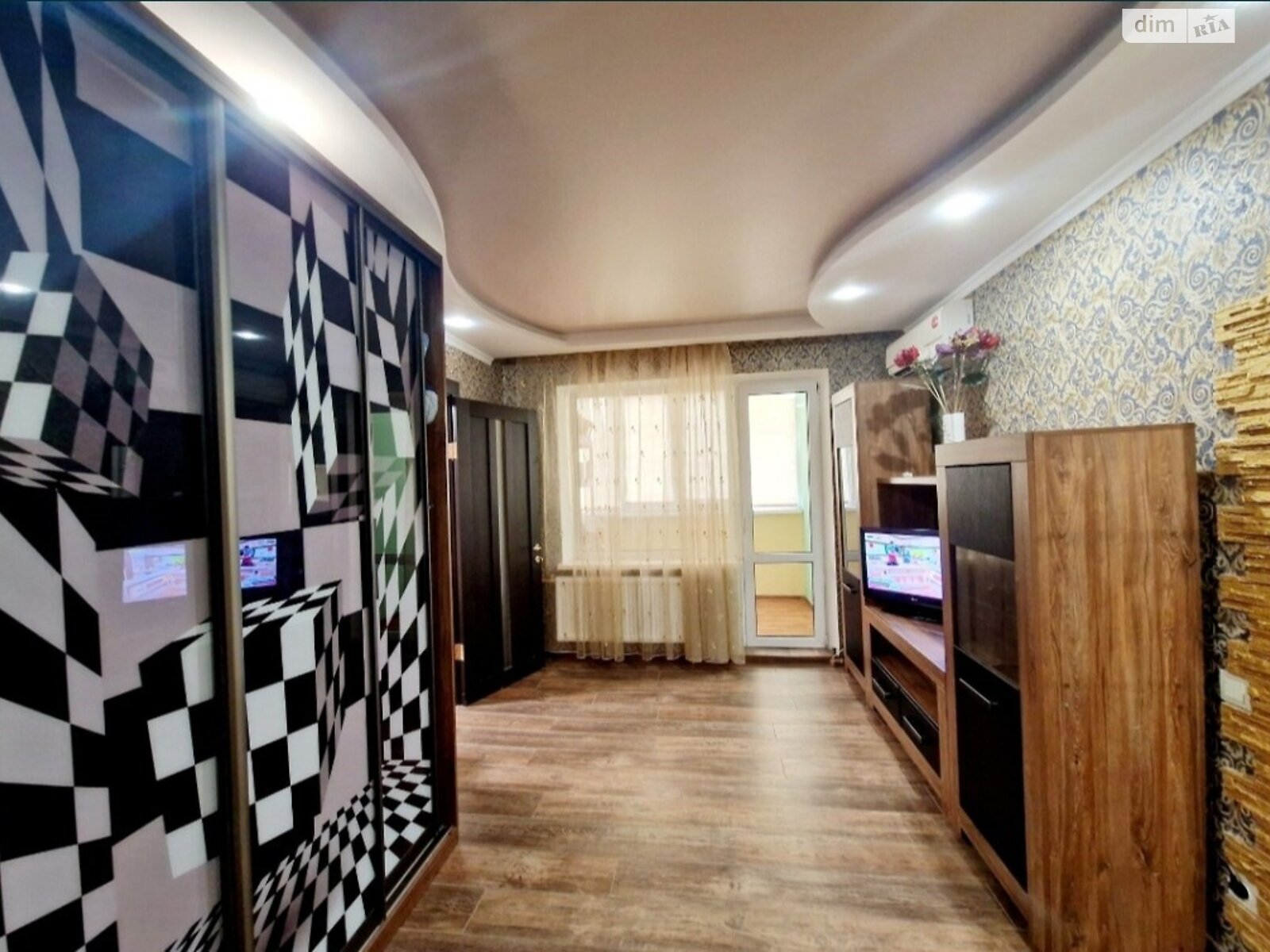 трехкомнатная квартира с мебелью в Днепре, район Калиновский, на ул. Галины Мазепы 77 в аренду на долгий срок помесячно фото 1