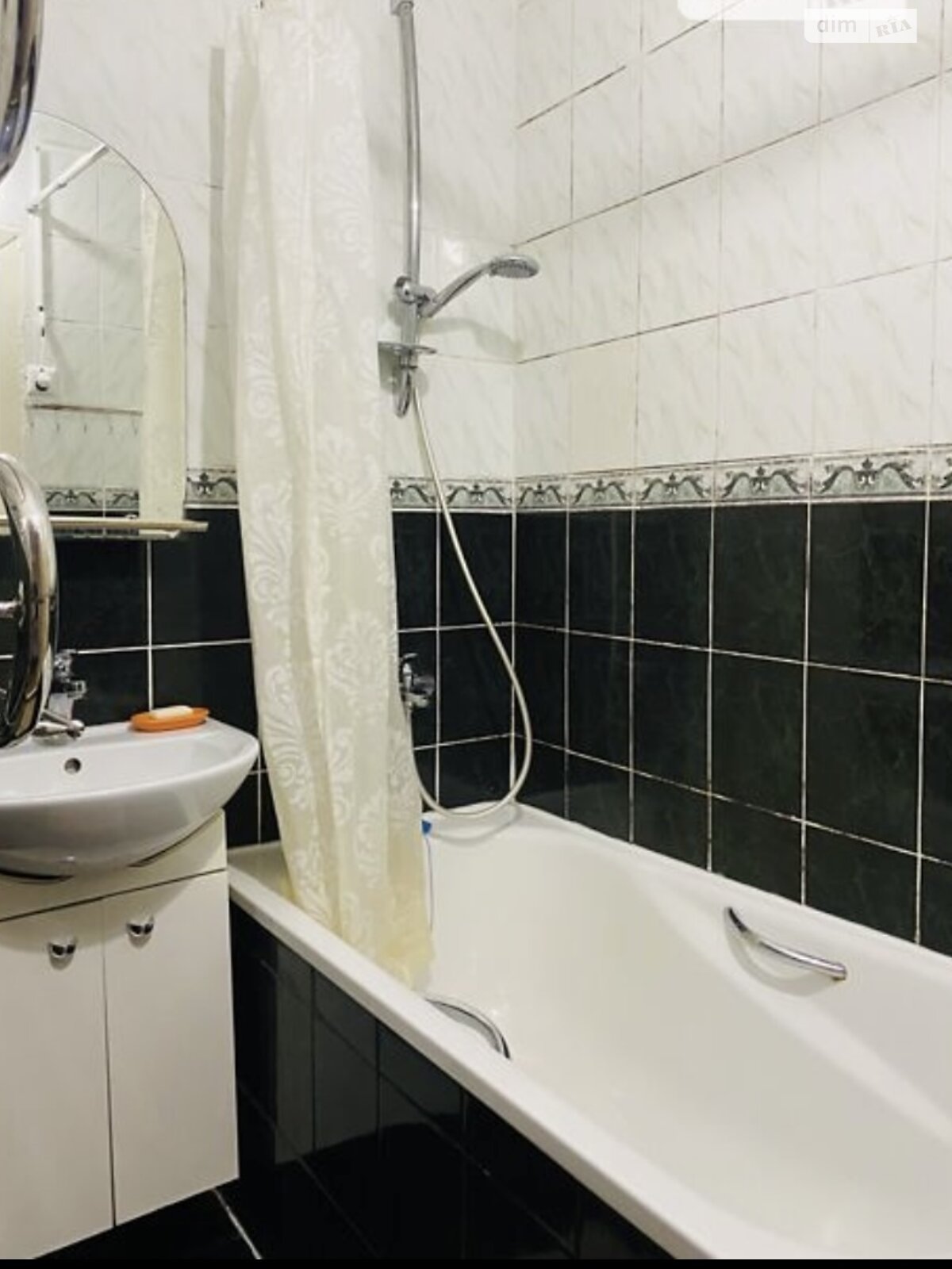 трехкомнатная квартира с ремонтом в Днепре, район Калиновский, на ул. Янтарная 79А в аренду на долгий срок помесячно фото 1