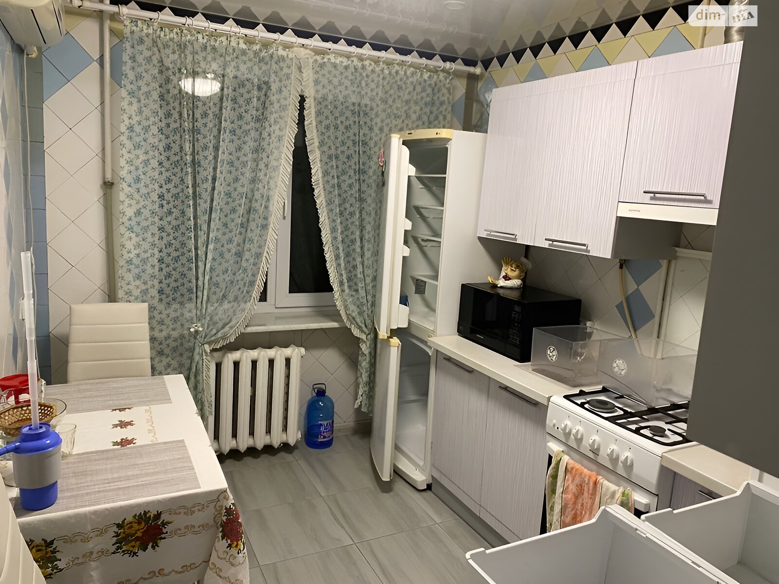 трехкомнатная квартира с мебелью в Днепре, на ул. Каруны 12 в аренду на долгий срок помесячно фото 1 трехкомнатная квартира с мебелью в Днепре, на ул. Каруны 12 в аренду на долгий срок помесячно фото 1