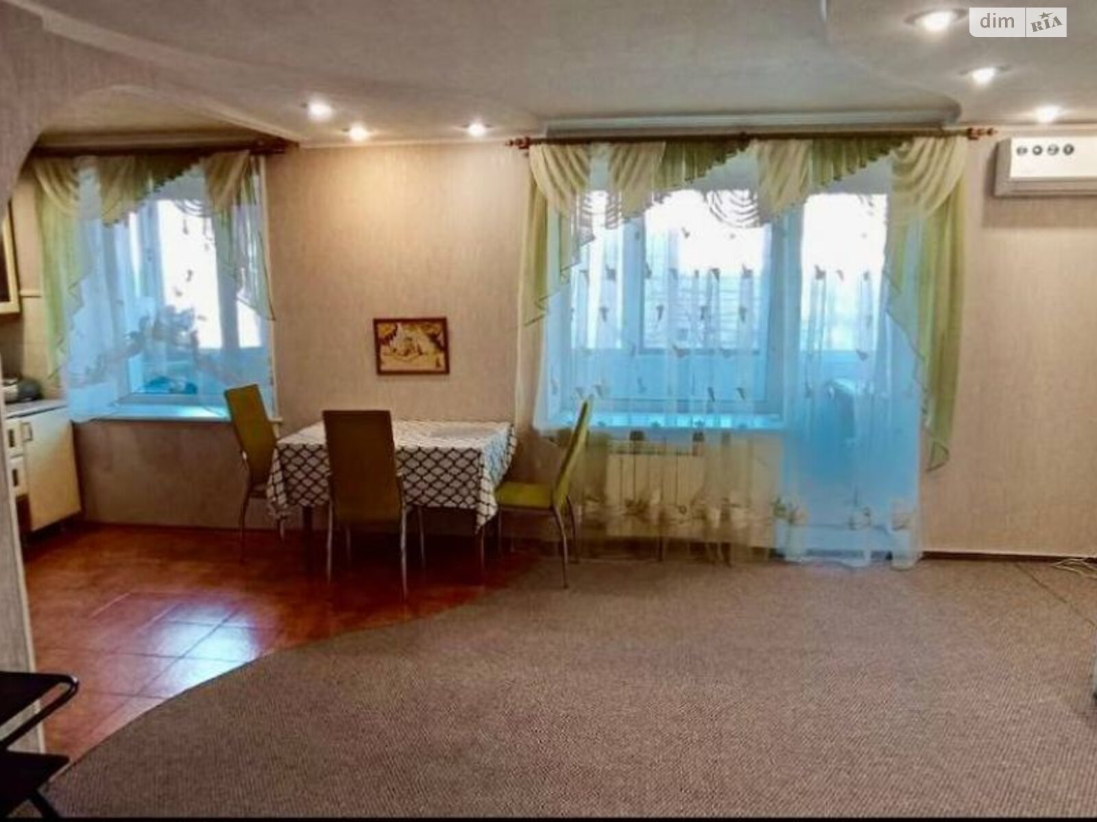 трехкомнатная квартира в Днепре, район Косиора, на просп. Слобожанский 40Б в аренду на долгий срок помесячно фото 1