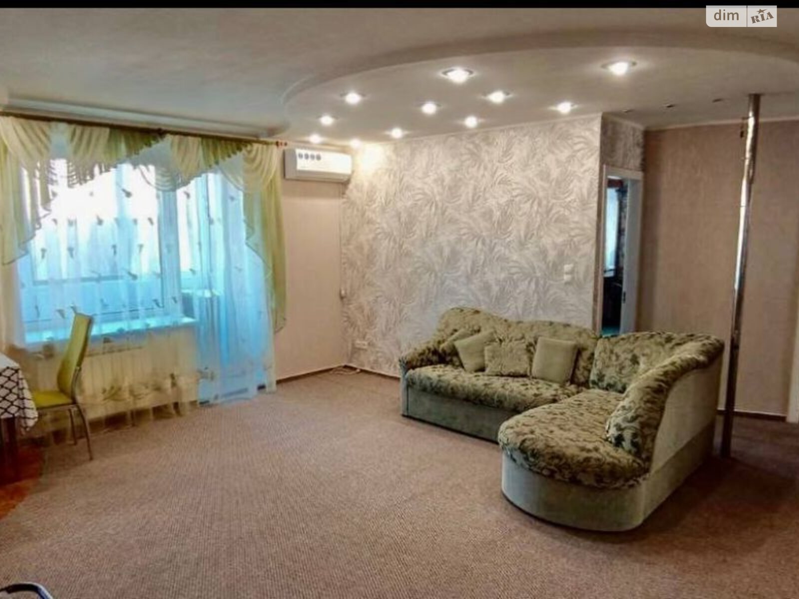 трехкомнатная квартира в Днепре, район Косиора, на просп. Слобожанский 40Б в аренду на долгий срок помесячно фото 1