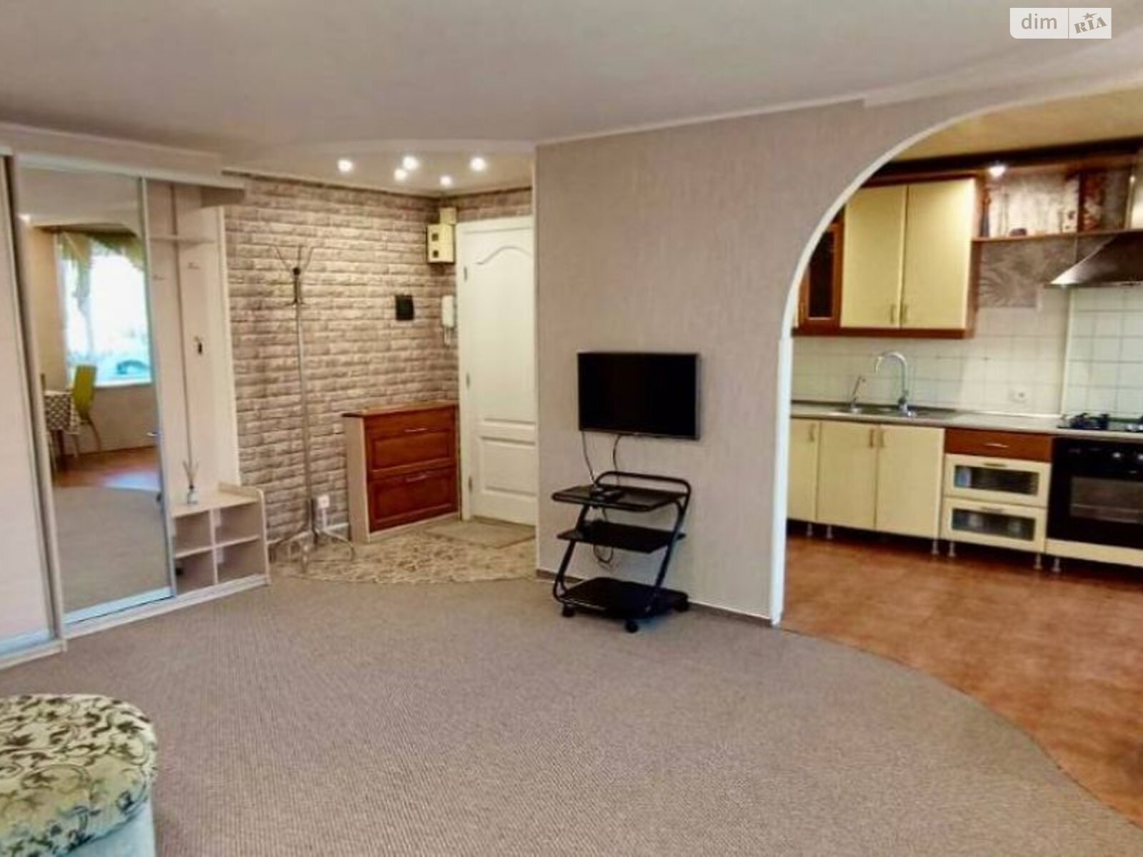 трехкомнатная квартира в Днепре, район Косиора, на просп. Слобожанский 40Б в аренду на долгий срок помесячно фото 1