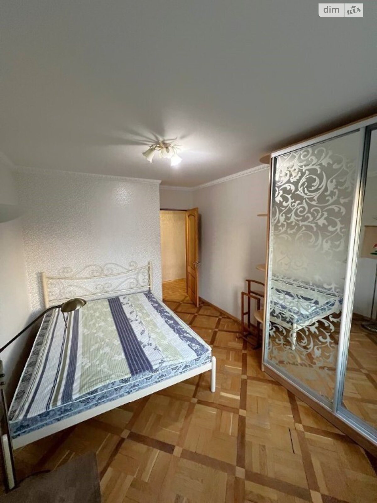 трехкомнатная квартира с мебелью в Днепре, район Красный Камень, на ул. Кондратюка Юрия 11 в аренду на долгий срок помесячно фото 1