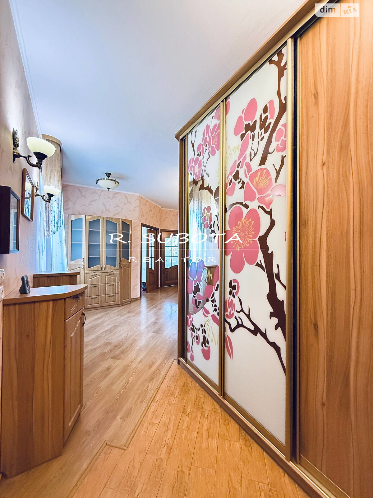 трехкомнатная квартира в Днепре, район Лагерный, на ул. Гусенко 17 в аренду на долгий срок помесячно фото 1