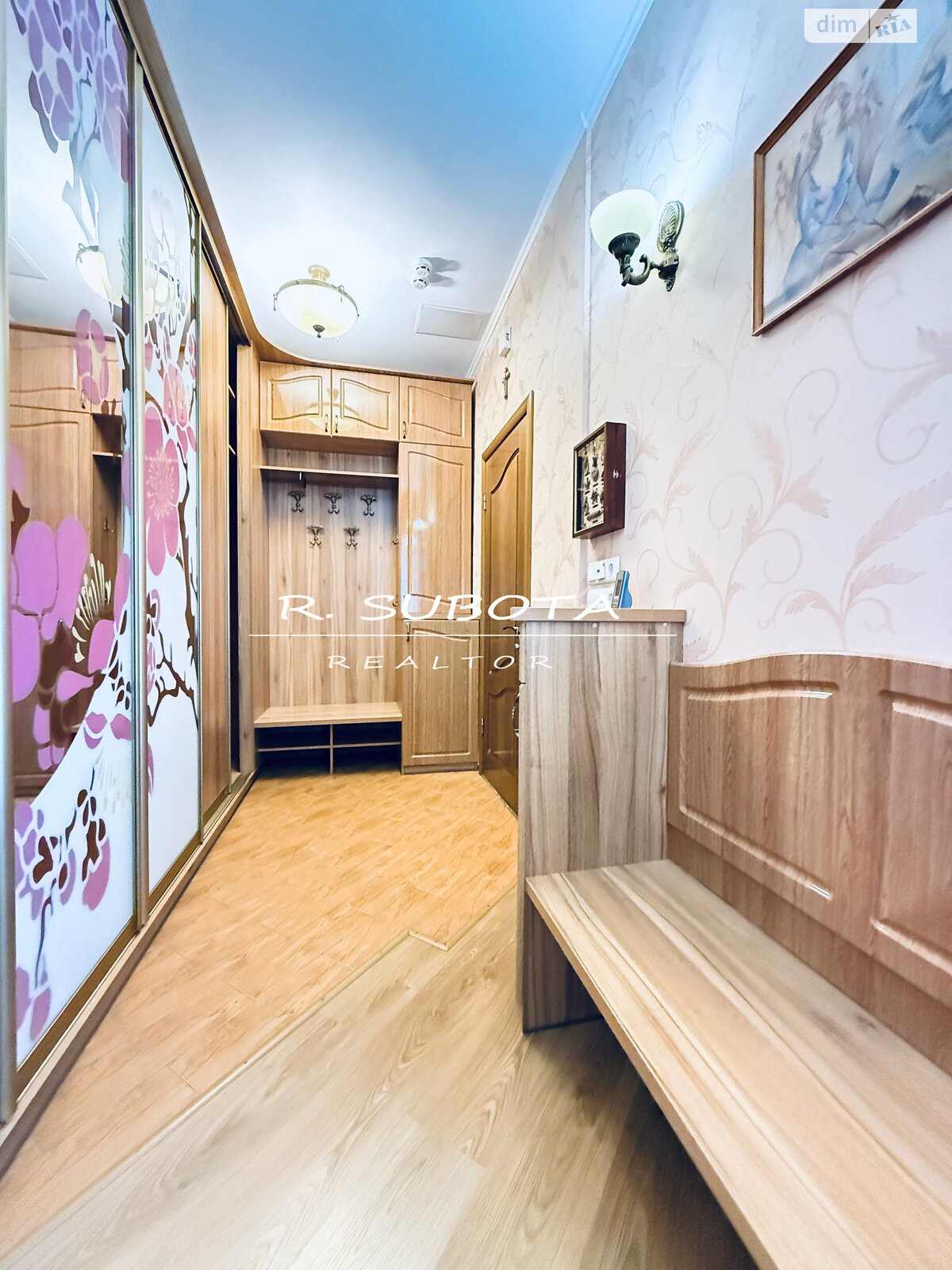 трехкомнатная квартира в Днепре, район Лагерный, на ул. Гусенко 17 в аренду на долгий срок помесячно фото 1