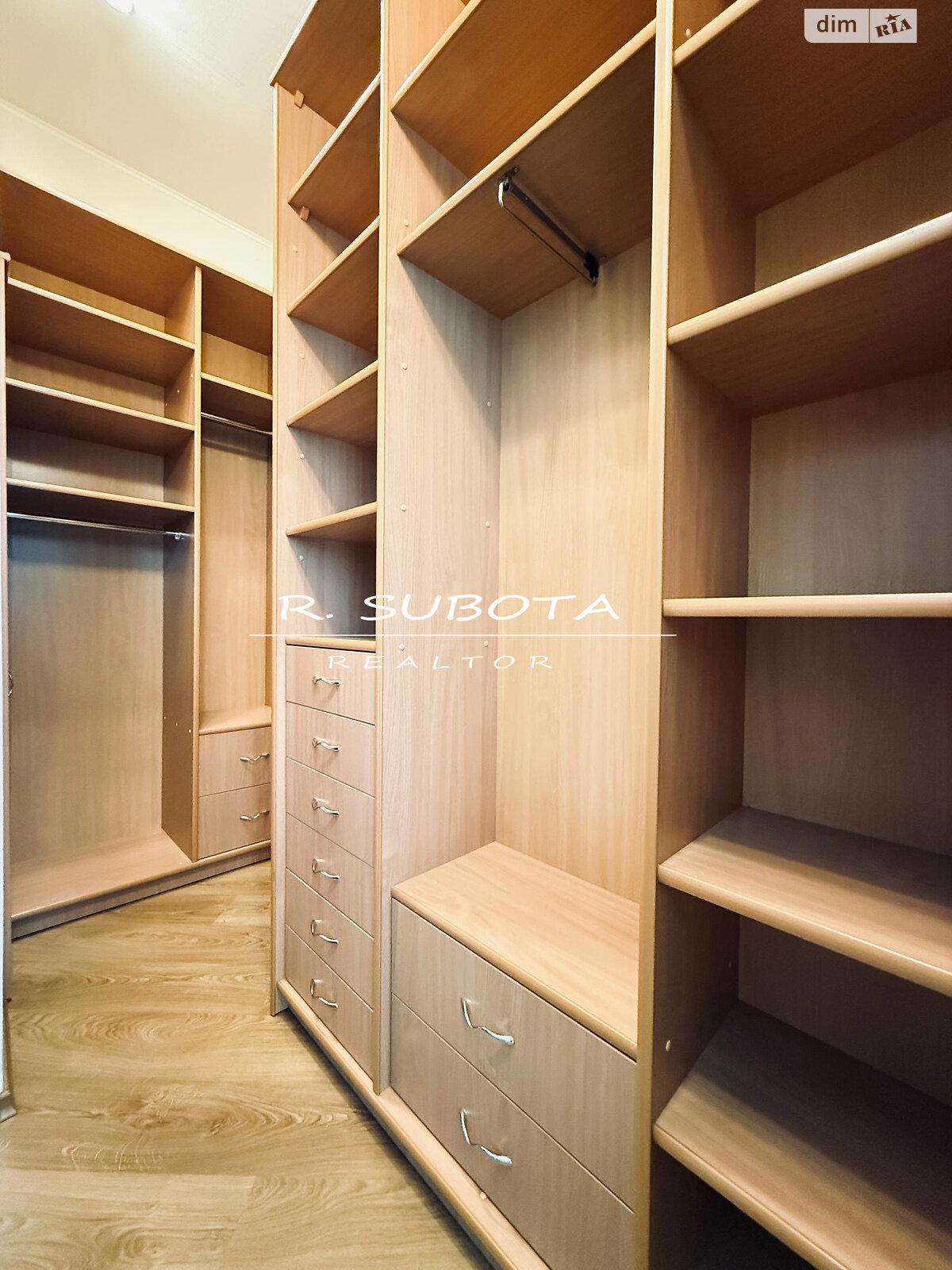 трехкомнатная квартира в Днепре, район Лагерный, на ул. Гусенко 17 в аренду на долгий срок помесячно фото 1