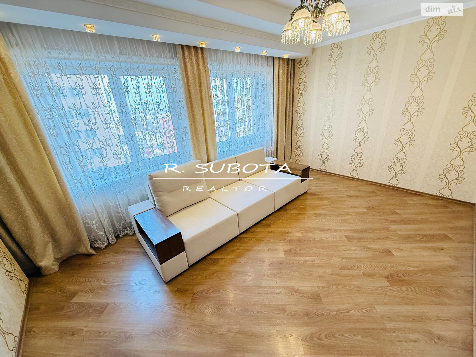 трехкомнатная квартира в Днепре, район Лагерный, на ул. Гусенко 17 в аренду на долгий срок помесячно фото 1