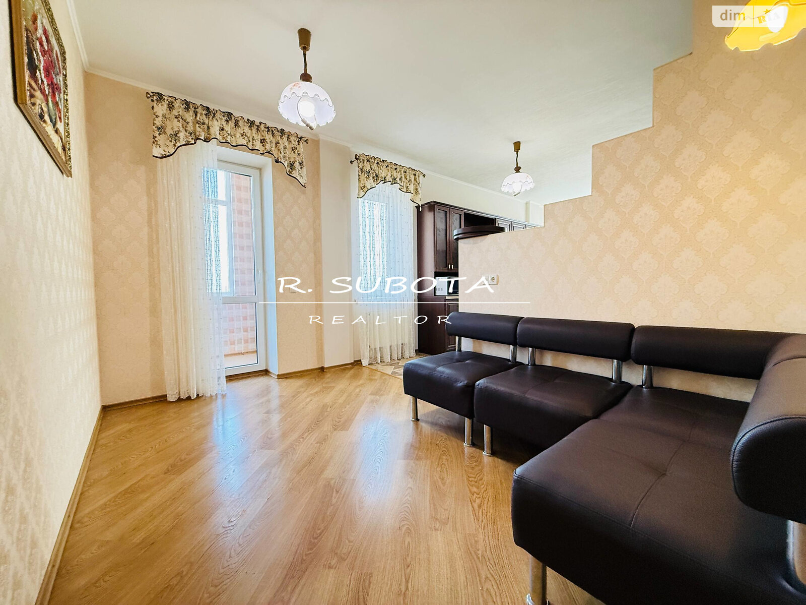 трехкомнатная квартира в Днепре, район Лагерный, на ул. Гусенко 17 в аренду на долгий срок помесячно фото 1