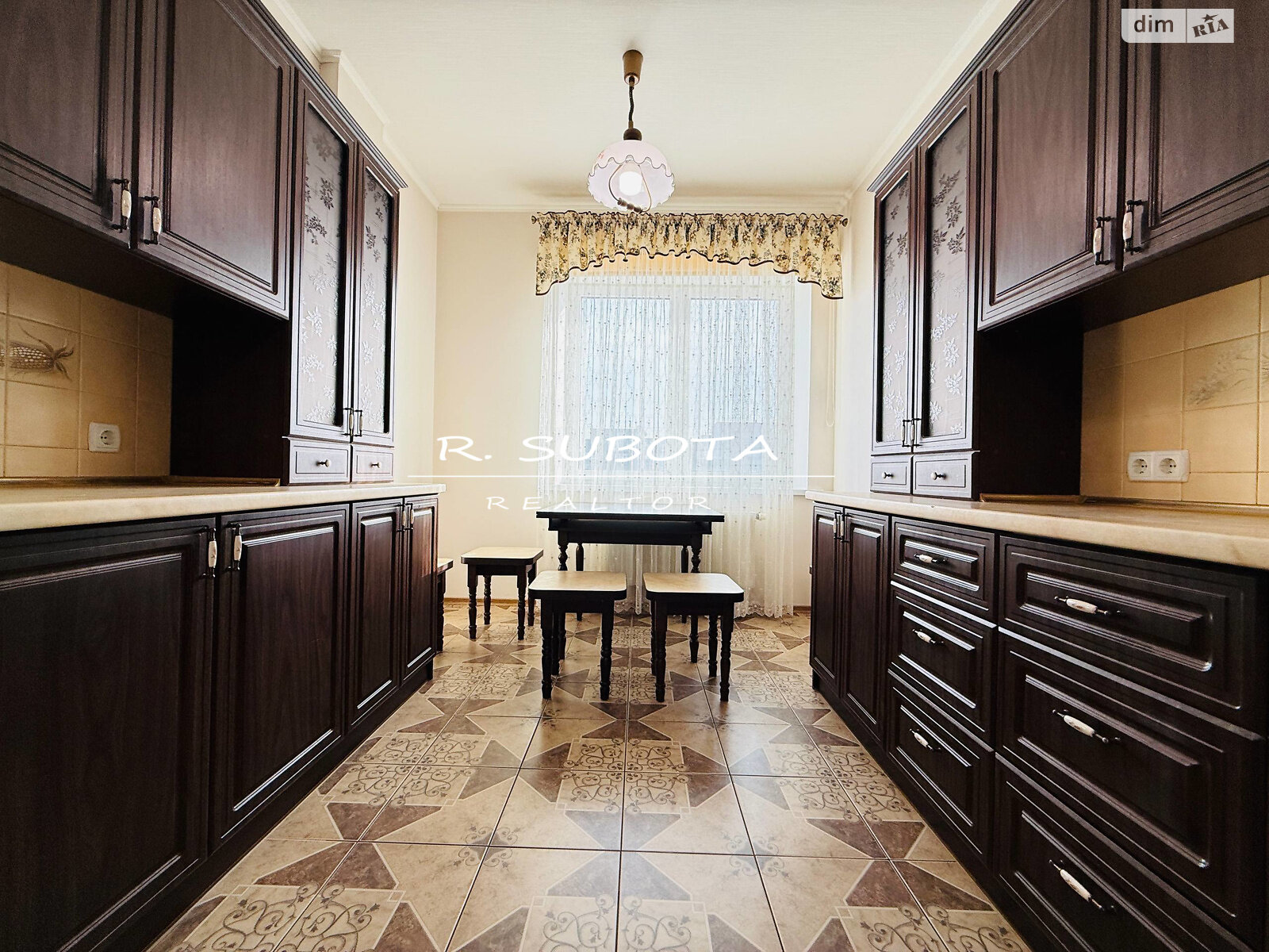 трехкомнатная квартира в Днепре, район Лагерный, на ул. Гусенко 17 в аренду на долгий срок помесячно фото 1