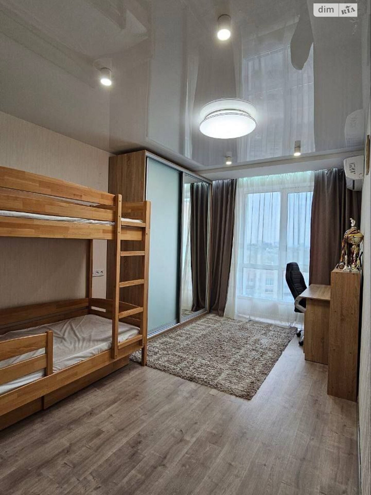 трикімнатна квартира в Дніпрі, район Табірний, на вул. Левка Лук’яненка 24 в довготривалу оренду помісячно фото 1 трикімнатна квартира в Дніпрі, район Табірний, на вул. Левка Лук’яненка 24 в довготривалу оренду помісячно фото 1