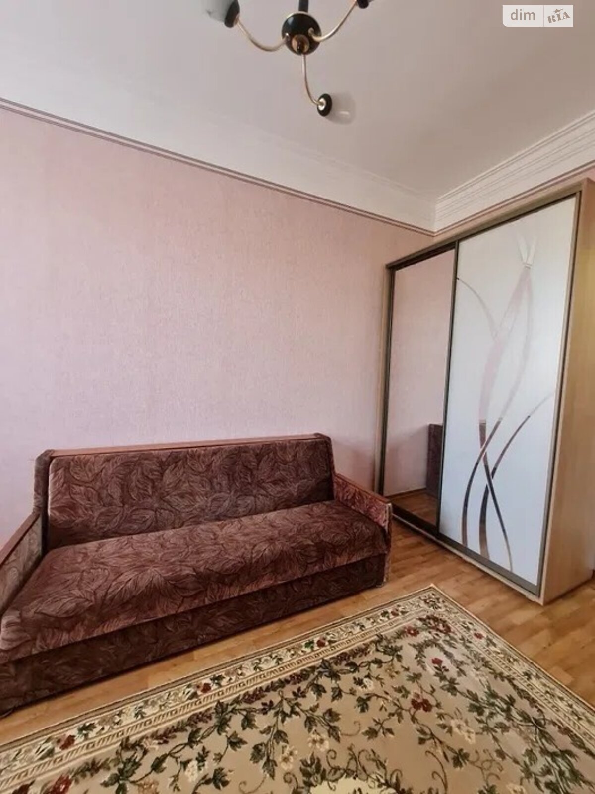 трехкомнатная квартира с мебелью в Днепре, район Привокзальный, на ул. Майдан Озерный в аренду на долгий срок помесячно фото 1