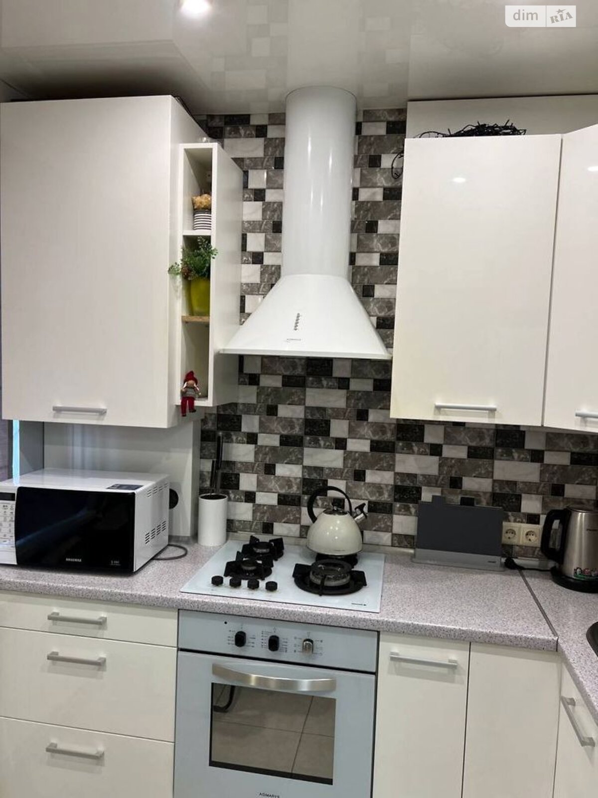 трехкомнатная квартира в Днепре, район Набережная, на ул. Мудрого Ярослава князя 32 в аренду на долгий срок помесячно фото 1