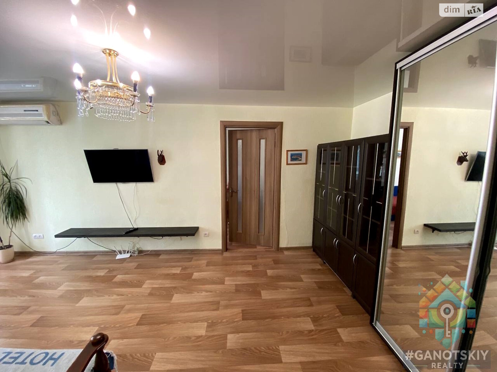 двухкомнатная квартира в Днепре, район Набережная, на ул. Владимира Великого князя 22 в аренду на долгий срок помесячно фото 1 двухкомнатная квартира в Днепре, район Набережная, на ул. Владимира Великого князя 22 в аренду на долгий срок помесячно фото 1