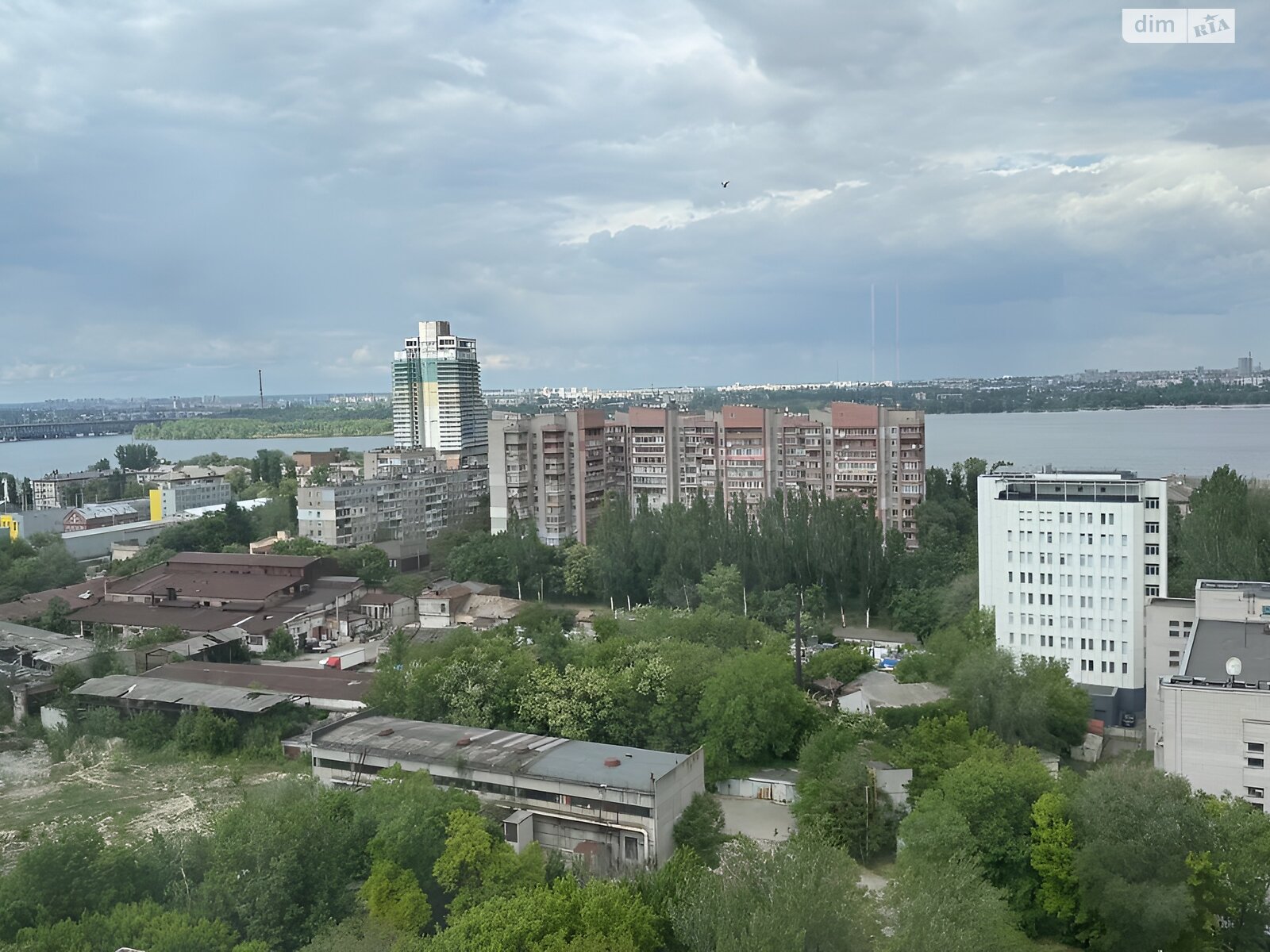 трикімнатна квартира в Дніпрі, район Набережна, на просп. Яворницького Дмитра 72Б в довготривалу оренду помісячно фото 1 трикімнатна квартира в Дніпрі, район Набережна, на просп. Яворницького Дмитра 72Б в довготривалу оренду помісячно фото 1