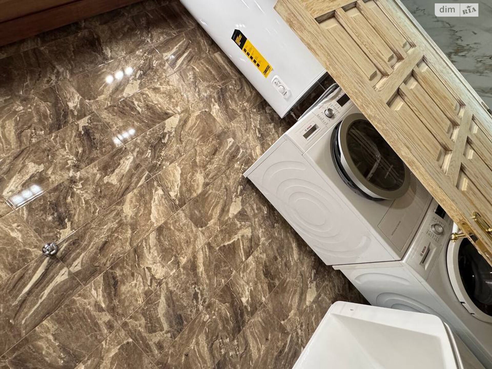 трехкомнатная квартира в Днепре, район Набережная, на просп. Яворницкого Дмитрия в аренду на долгий срок помесячно фото 1