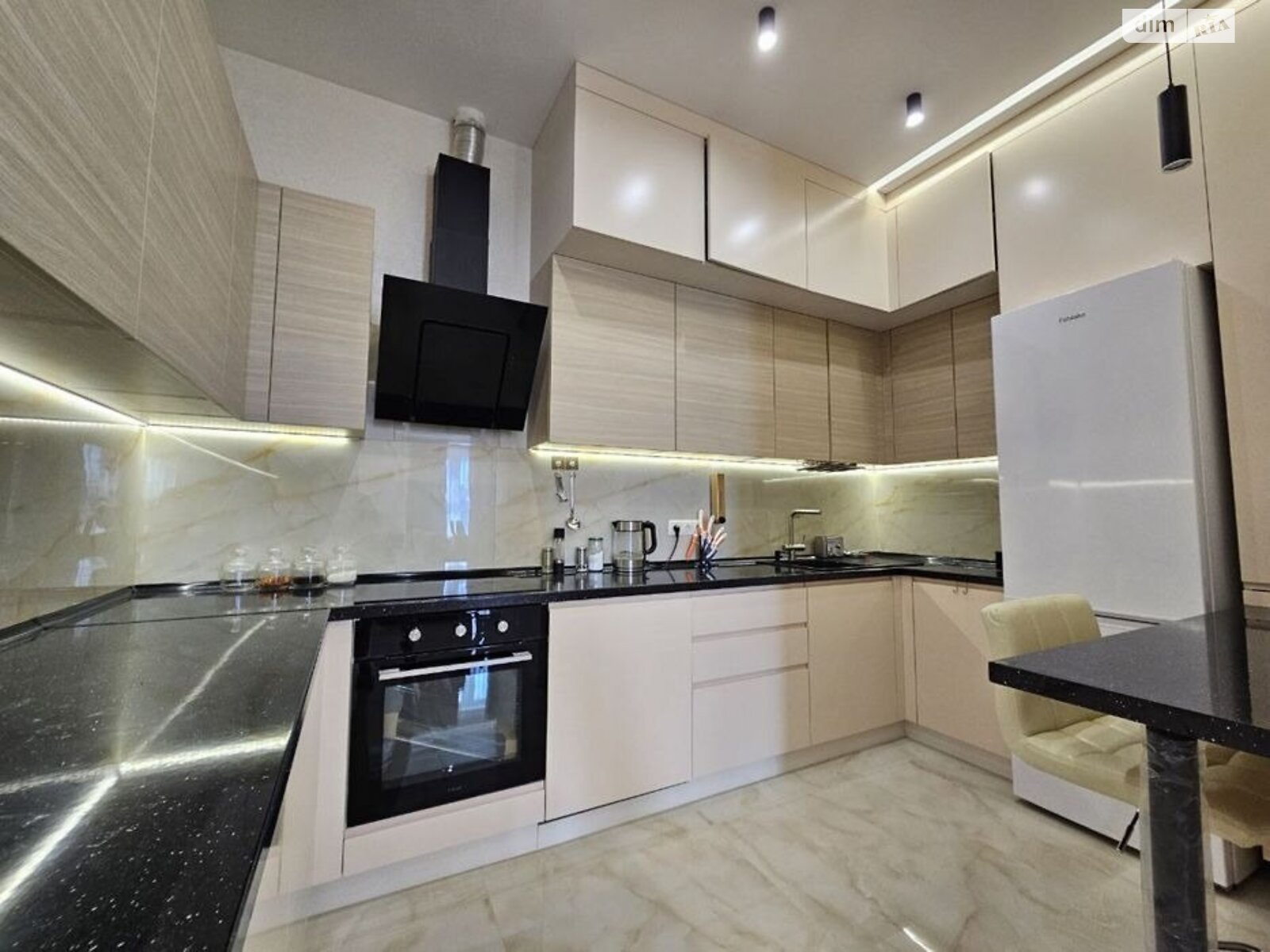 четырехкомнатная квартира в Днепре, район Набережная, на просп. Яворницкого Дмитрия 72 в аренду на долгий срок помесячно фото 1