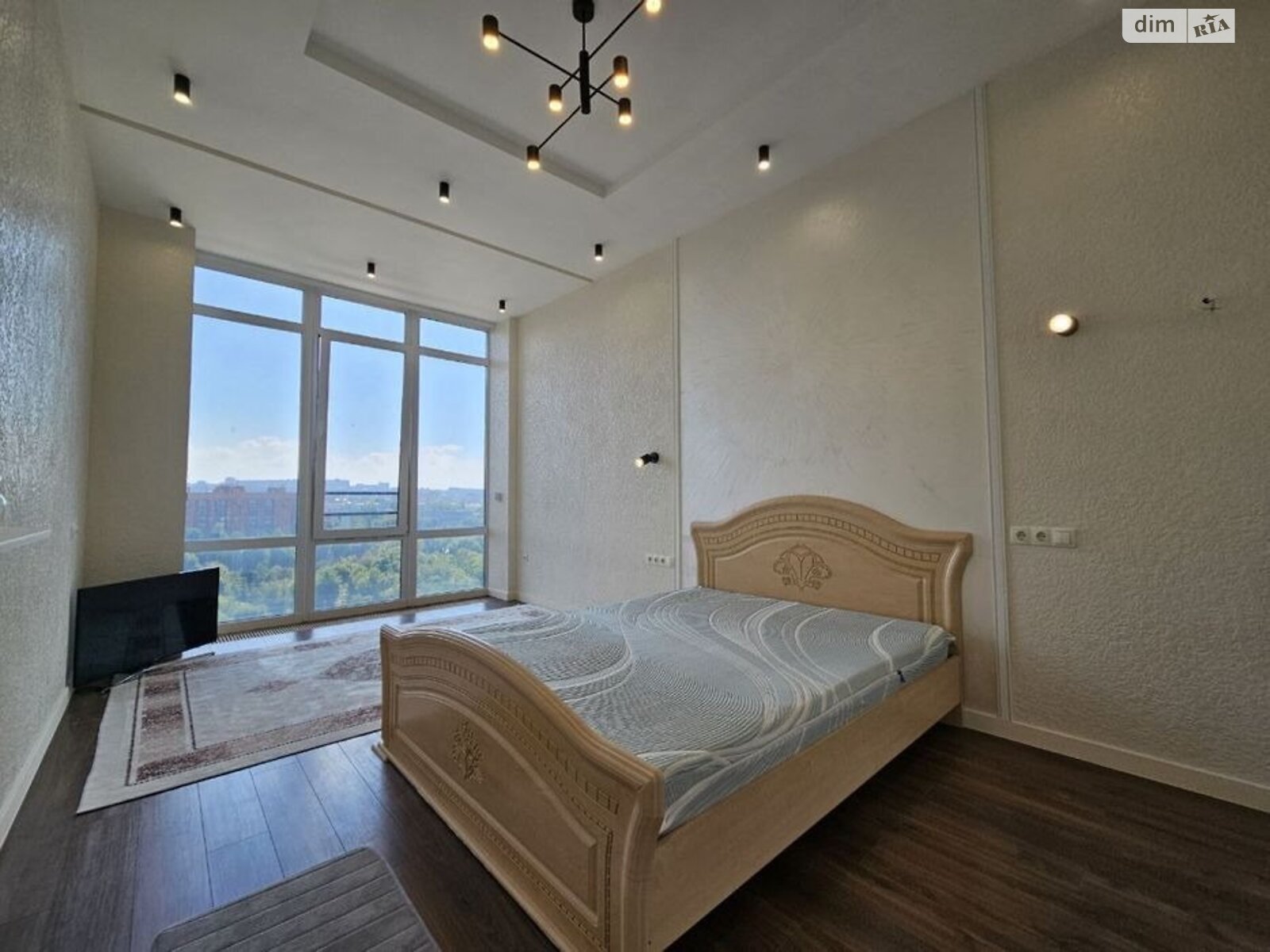 четырехкомнатная квартира в Днепре, район Набережная, на просп. Яворницкого Дмитрия 72 в аренду на долгий срок помесячно фото 1