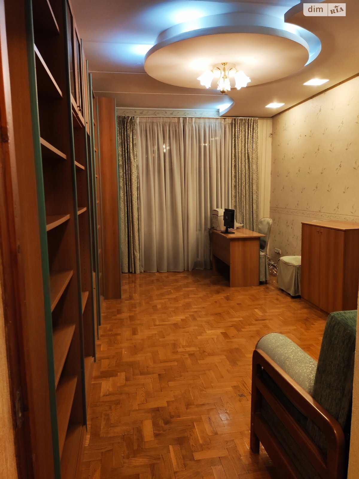 трехкомнатная квартира с мебелью в Днепре, район Нагорка, на ул. Героев Крут 1 в аренду на долгий срок помесячно фото 1