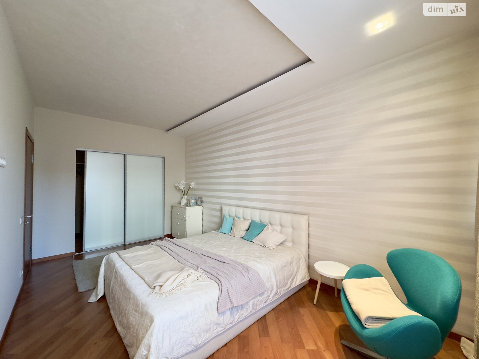 трикімнатна квартира в Дніпрі, район Нагорний, на вул. Бригадна 11 в довготривалу оренду помісячно фото 1