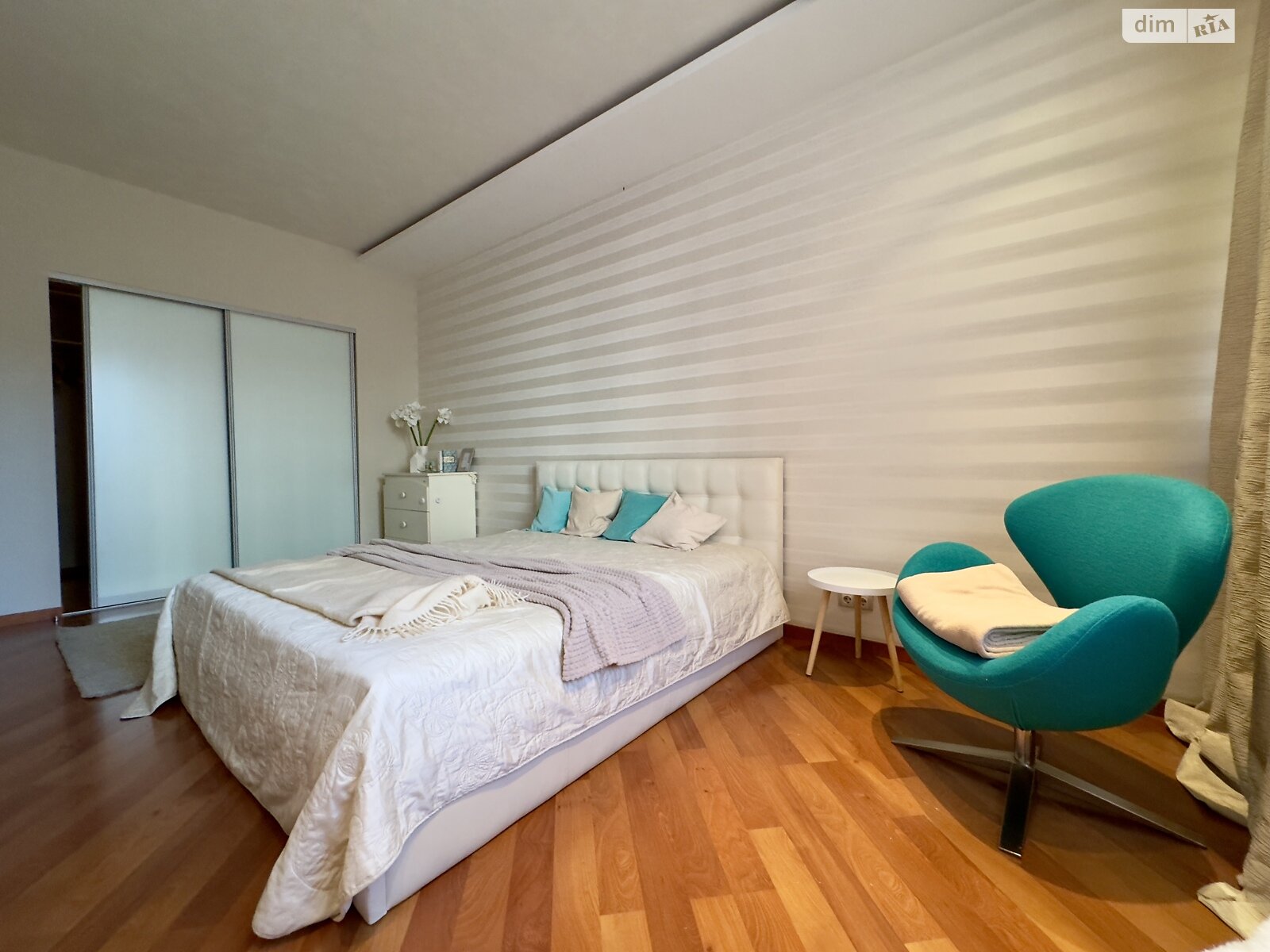 трикімнатна квартира в Дніпрі, район Нагорний, на вул. Бригадна 11 в довготривалу оренду помісячно фото 1